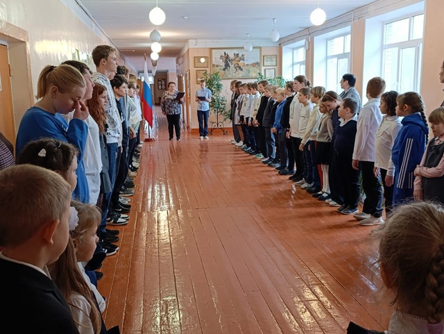 Торжественная линейка, посвящённая Дню полного освобождению Ленинграда от фашистской блокады и Международному дню памяти жертв Холокоста..